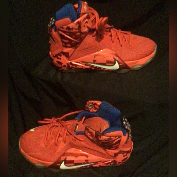 Youth Nike lebron shoes - Picture 3 of 9